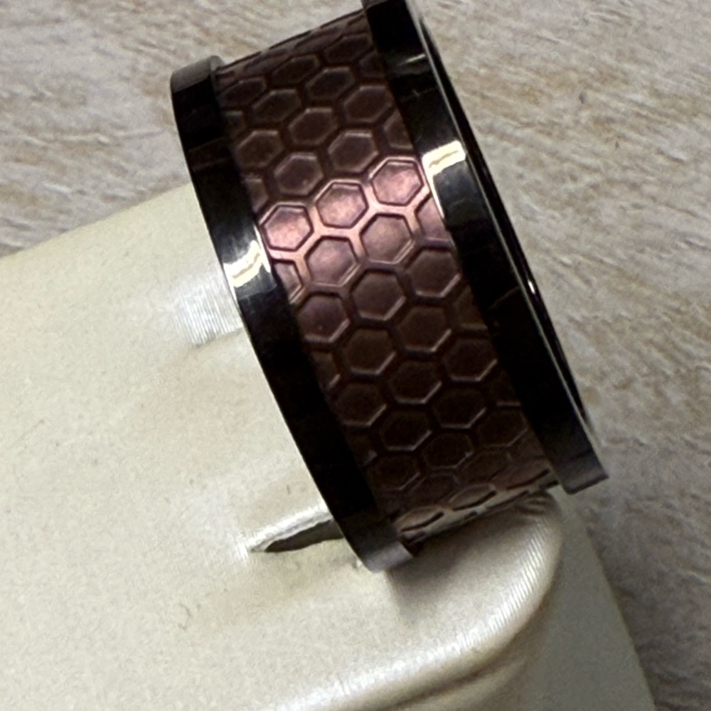 Inox Men's Brown Hexagon Pattern Ring - Picture 2 of 5